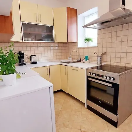 Happy Days Apartment Pula